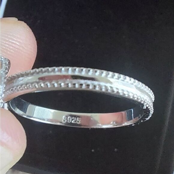 925 Sterling Silver Bow Ring - Picture 3 of 9